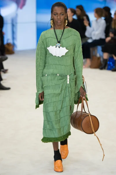 Look 18